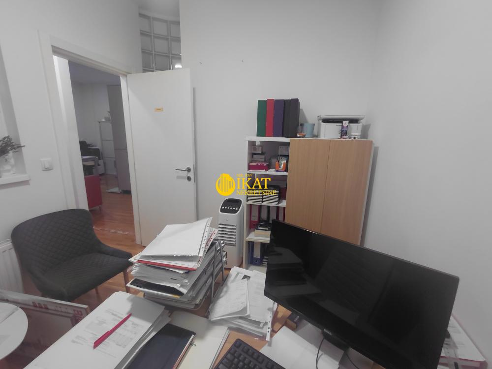 Stan na prodaju u Beogradu, Karaburma, trosoban, 62m2, cena 210000 evra