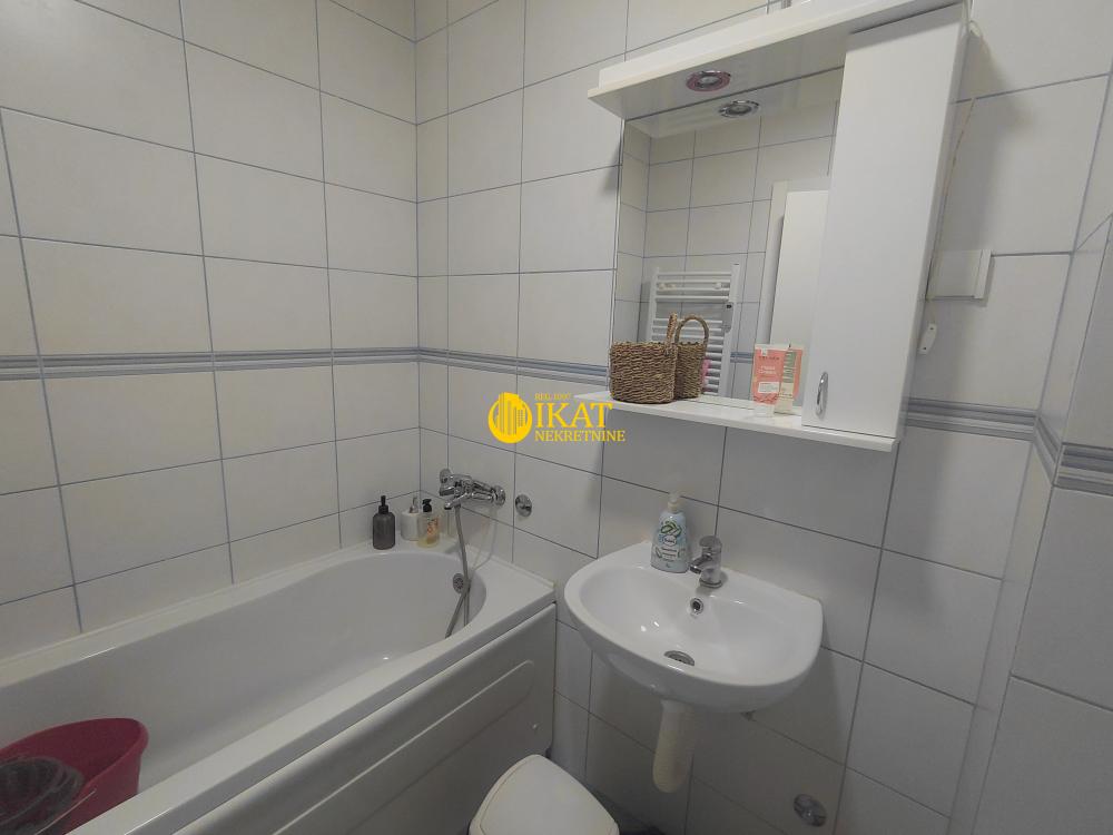 Stan na prodaju u Beogradu, Karaburma, trosoban, 62m2, cena 210000 evra