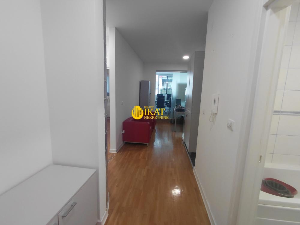 Stan na prodaju u Beogradu, Karaburma, trosoban, 62m2, cena 210000 evra
