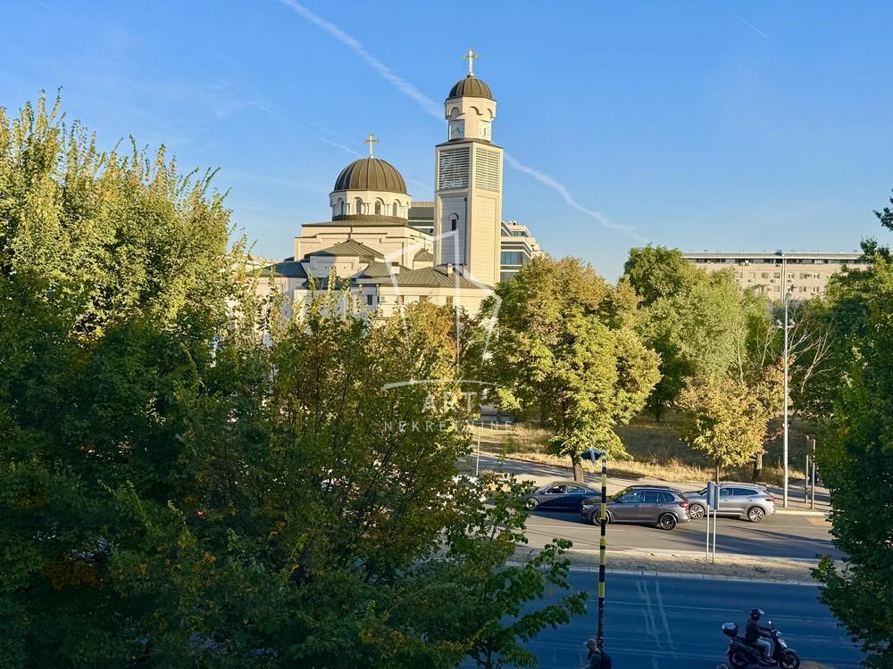 Stan na prodaju u Beogradu, Novi Beograd blok 33 (Genex kula), dvoiposoban, 68m2, cena 270000 evra