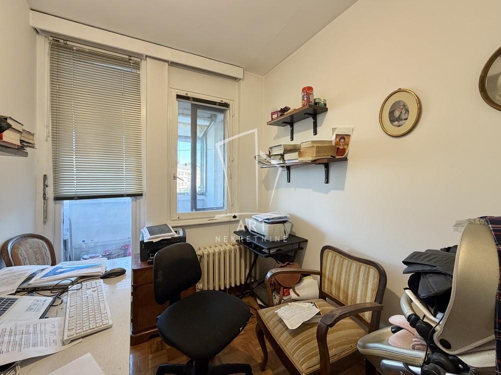 Stan na prodaju u Beogradu, Novi Beograd, dvoiposoban, 69m2, cena 260000 evra