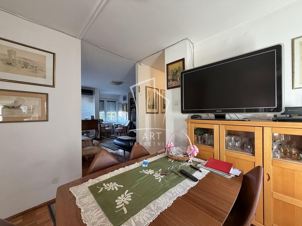 Stan na prodaju u Beogradu, Novi Beograd, dvoiposoban, 69m2, cena 260000 evra