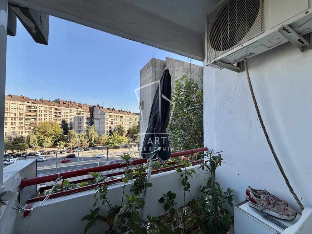 Stan na prodaju u Beogradu, Novi Beograd, dvoiposoban, 69m2, cena 260000 evra