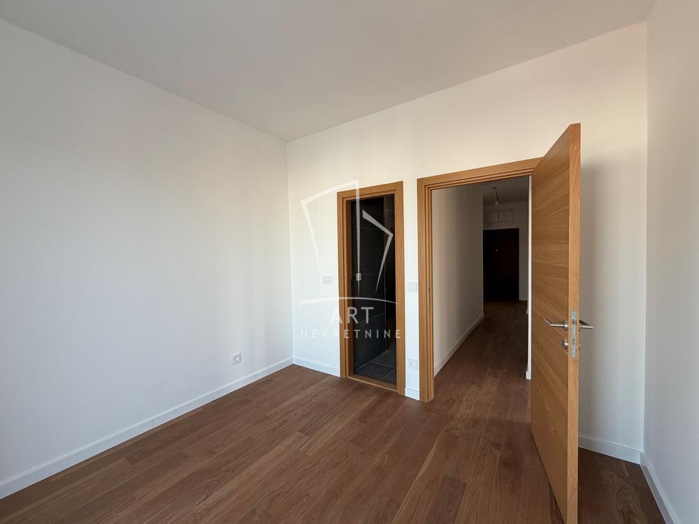Stan na prodaju u Beogradu, Zemun, cetvorosoban, 143m2, cena 469700 evra
