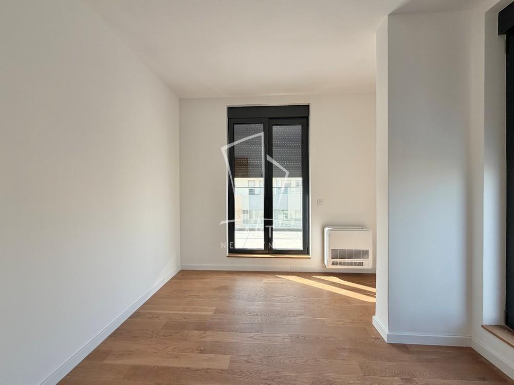 Stan na prodaju u Beogradu, Zemun, cetvorosoban, 143m2, cena 469700 evra