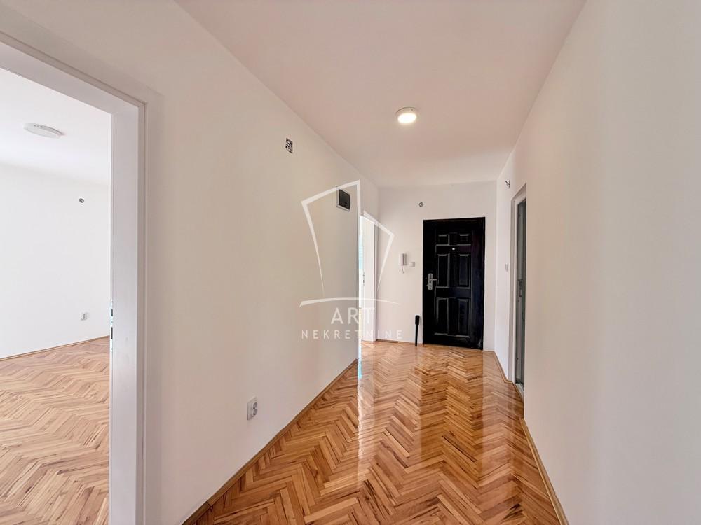 Stan na prodaju u Beogradu, Kaluđerica, cetvorosoban, 103m2, cena 158000 evra
