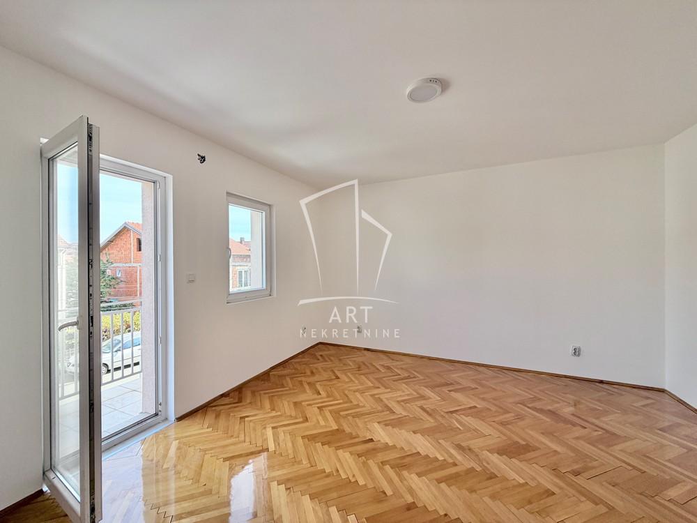 Stan na prodaju u Beogradu, Kaluđerica, cetvorosoban, 103m2, cena 158000 evra