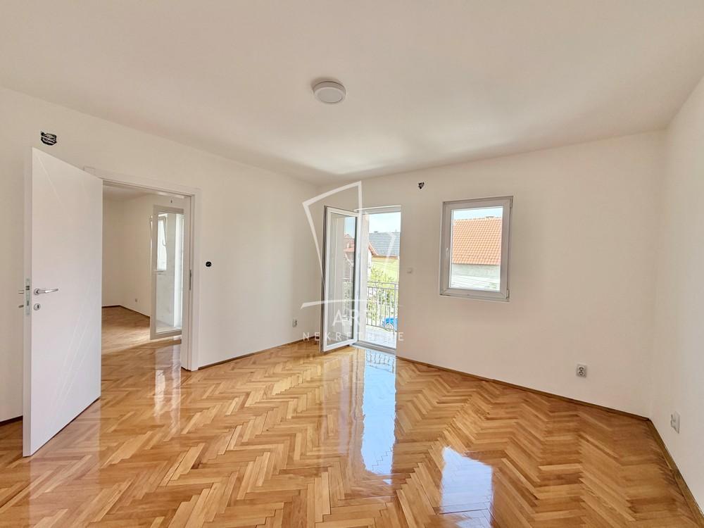 Stan na prodaju u Beogradu, Kaluđerica, cetvorosoban, 103m2, cena 158000 evra