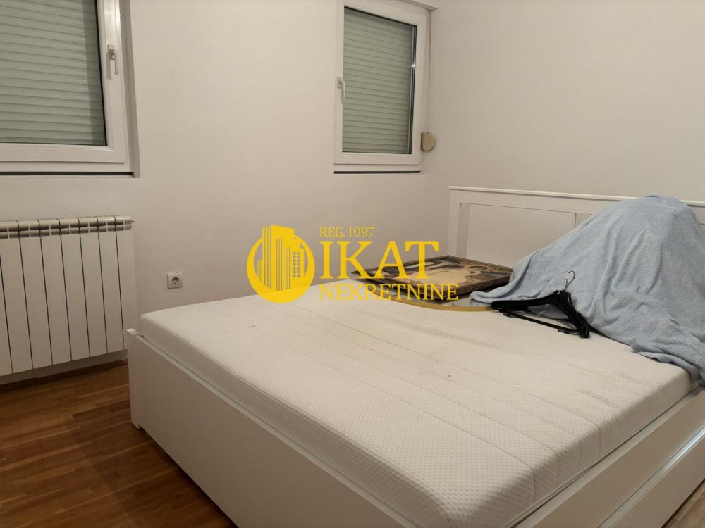 Stan na prodaju u Beogradu, Činovnička kolonija, trosoban, 62m2, cena 199000 evra