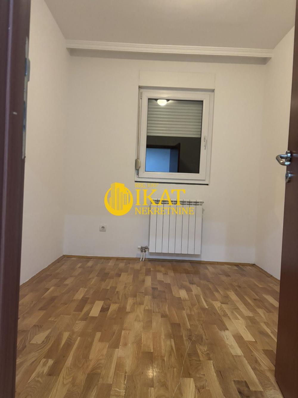 Stan na prodaju u Beogradu, Činovnička kolonija, trosoban, 62m2, cena 199000 evra