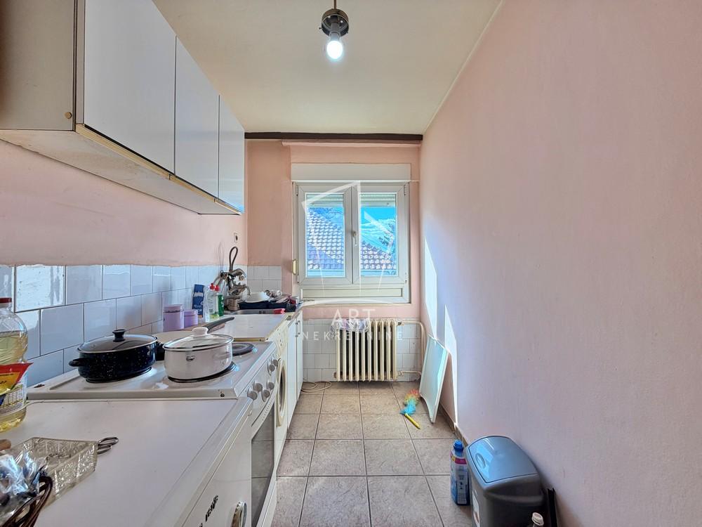 Stan na prodaju u Beogradu, Banovo brdo, trosoban, 63m2, cena 187000 evra