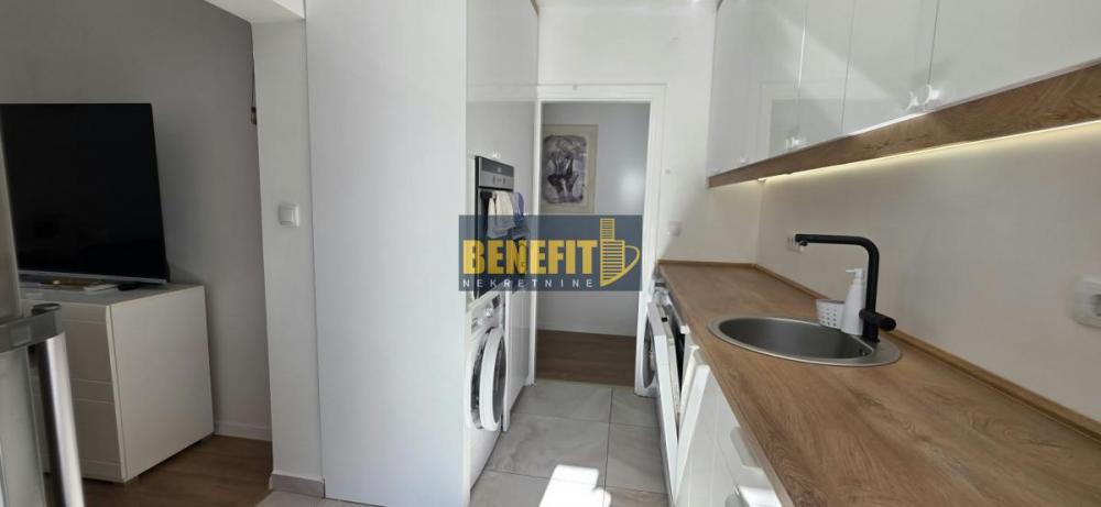 Stan na prodaju u Beogradu, Zemun polje, dvoiposoban, 58m2, cena 155000 evra