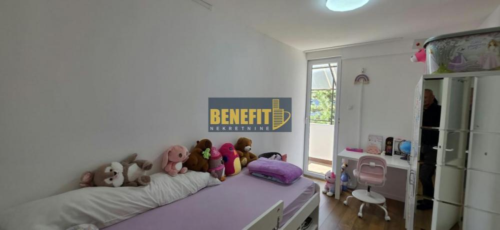 Stan na prodaju u Beogradu, Zemun polje, dvoiposoban, 58m2, cena 155000 evra