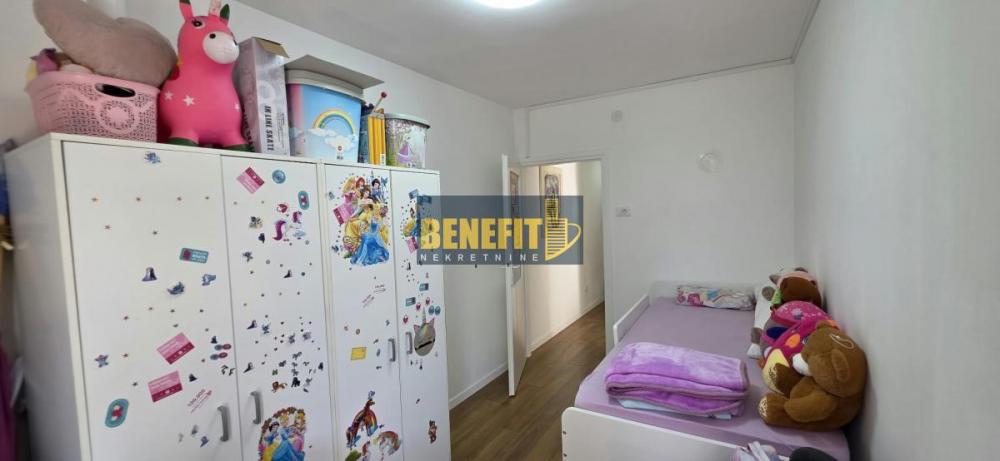Stan na prodaju u Beogradu, Zemun polje, dvoiposoban, 58m2, cena 155000 evra