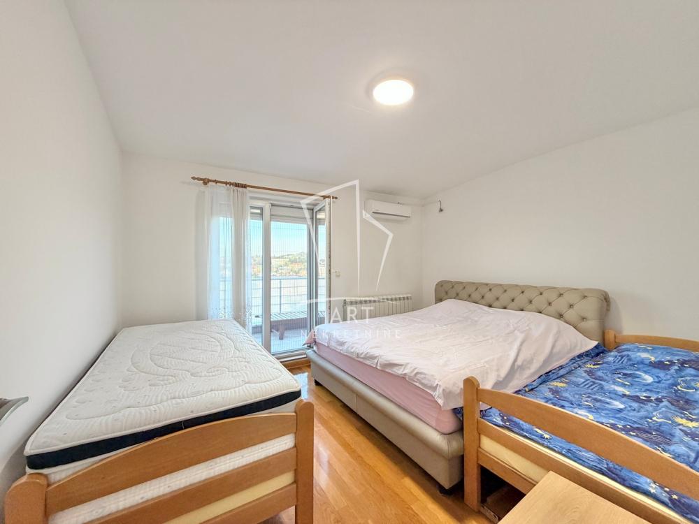 Stan na prodaju u Beogradu, Đeram pijaca, trosoban, 110m2, cena 375000 evra