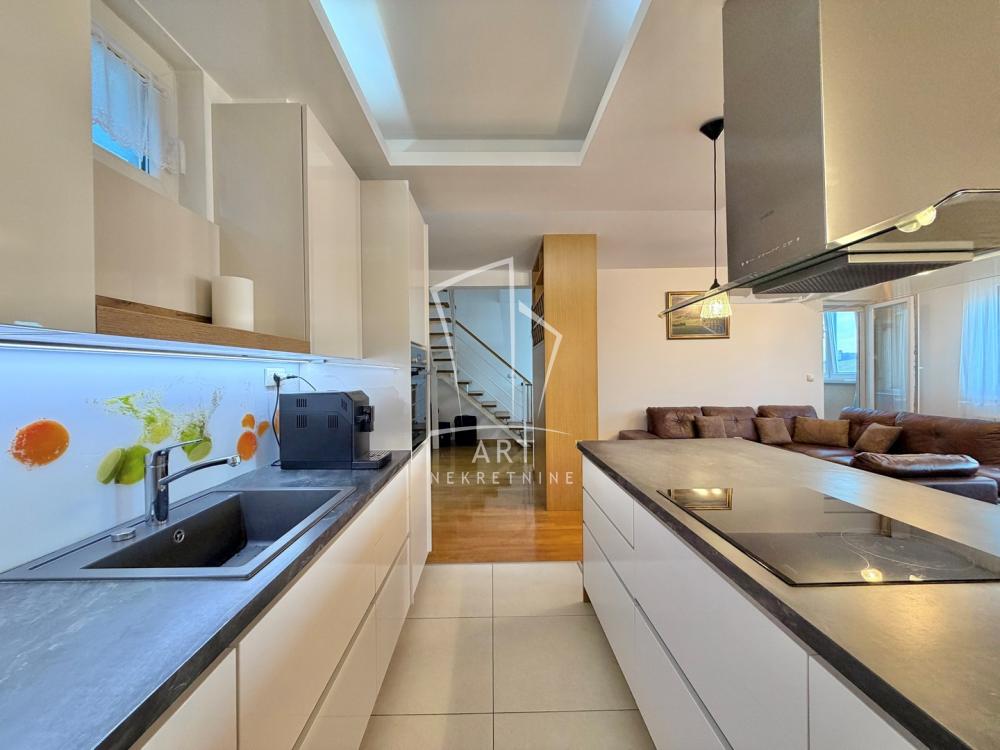 Stan na prodaju u Beogradu, Đeram pijaca, trosoban, 110m2, cena 375000 evra