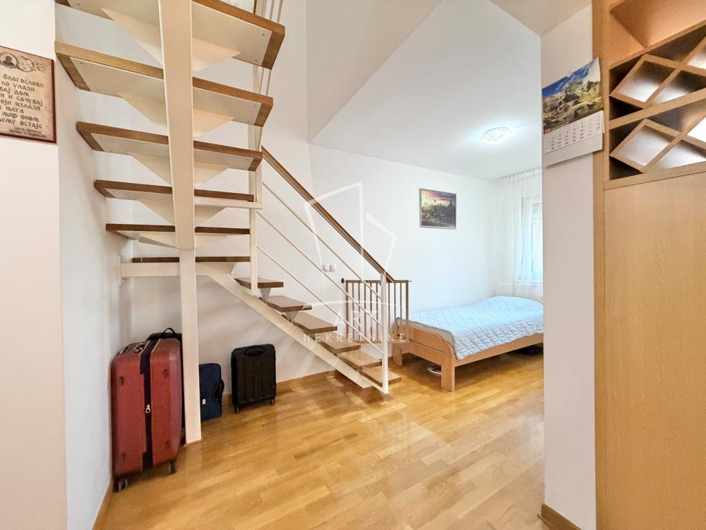 Stan na prodaju u Beogradu, Đeram pijaca, trosoban, 110m2, cena 375000 evra
