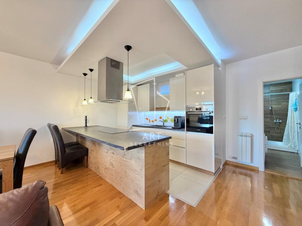 Stan na prodaju u Beogradu, Đeram pijaca, trosoban, 110m2, cena 375000 evra