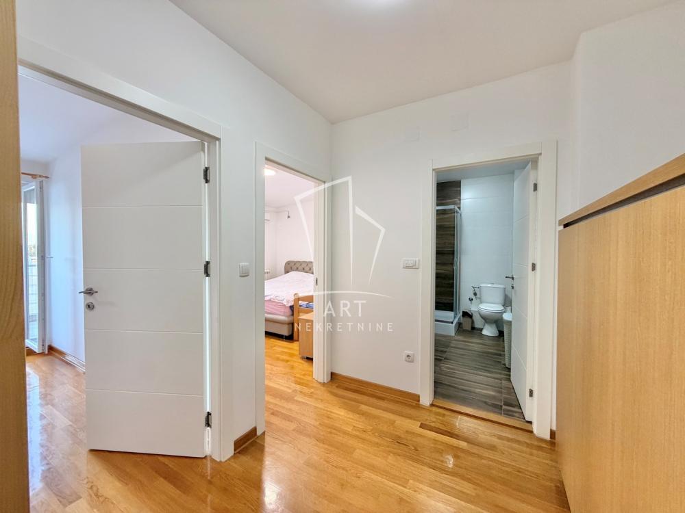 Stan na prodaju u Beogradu, Đeram pijaca, trosoban, 110m2, cena 375000 evra