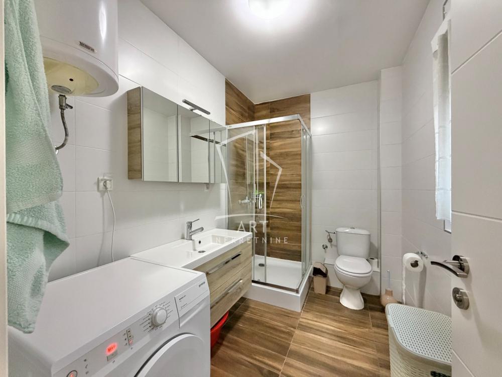 Stan na prodaju u Beogradu, Đeram pijaca, trosoban, 110m2, cena 375000 evra