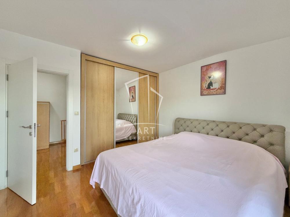 Stan na prodaju u Beogradu, Đeram pijaca, trosoban, 110m2, cena 375000 evra