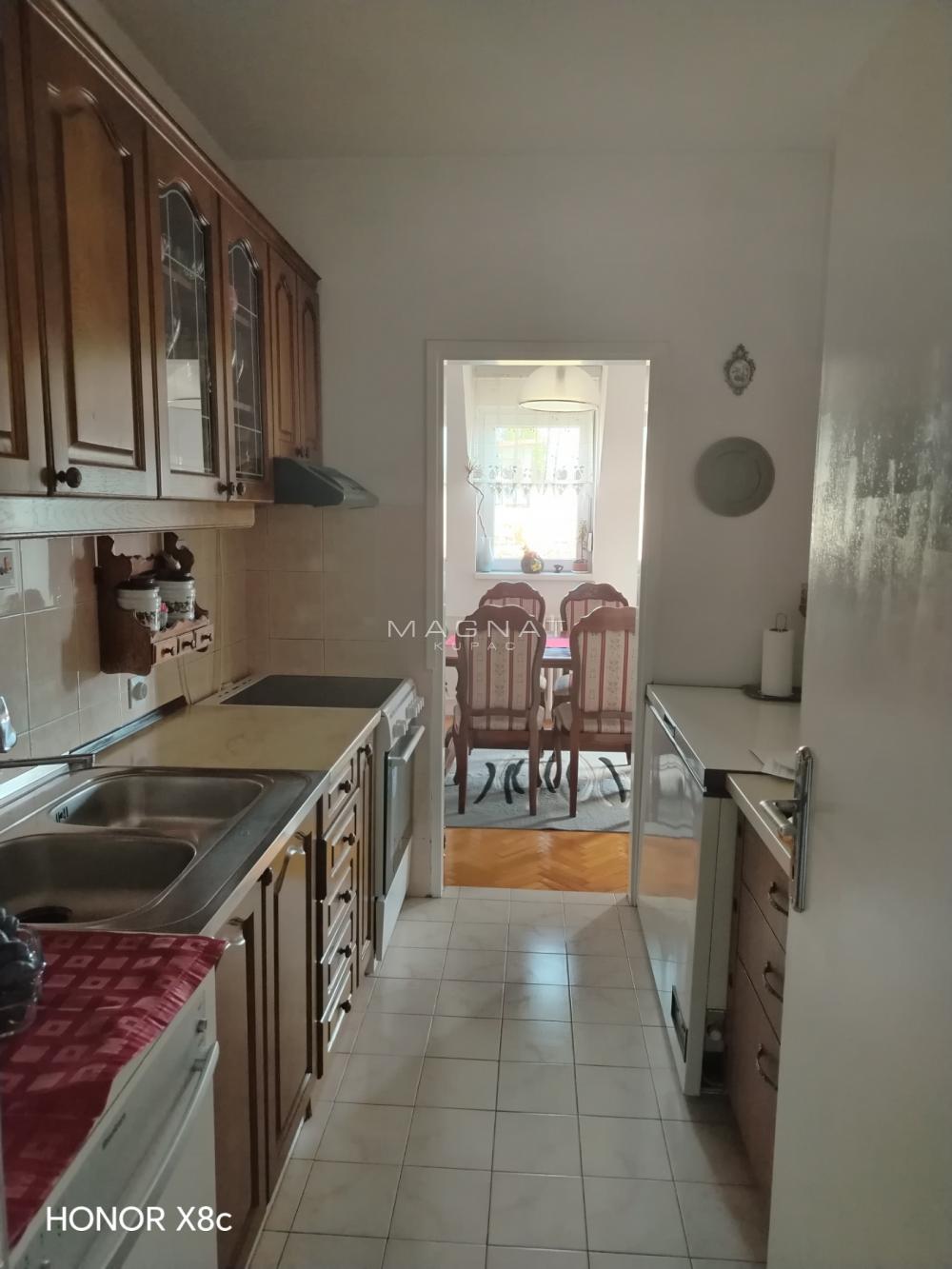 Stan na prodaju u Beogradu, Autokomanda, troiposoban, 97m2, cena 328000 evra