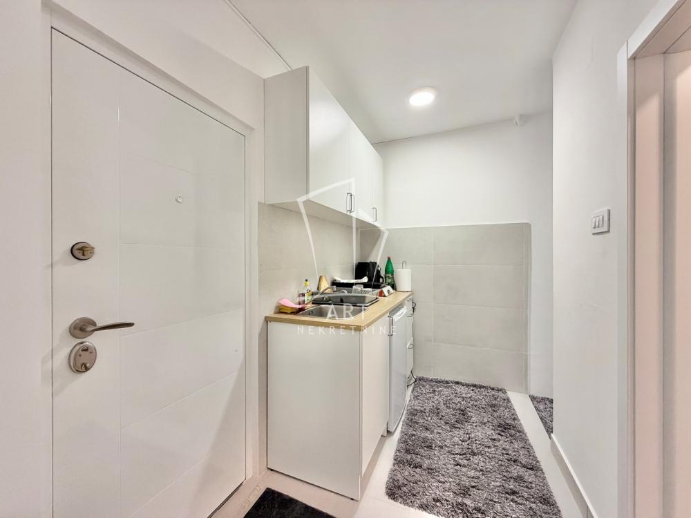 Stan na prodaju u Beogradu, Kanarevo brdo, troiposoban, 84m2, cena 290000 evra