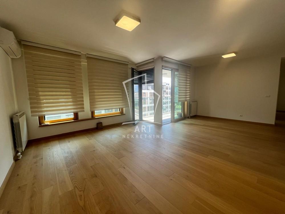Stan na prodaju u Beogradu, Novi Beograd, trosoban, 110m2, cena 530400 evra