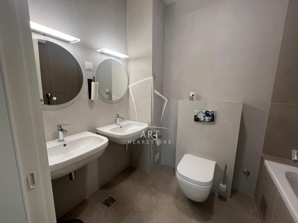 Stan na prodaju u Beogradu, Novi Beograd, trosoban, 110m2, cena 530400 evra