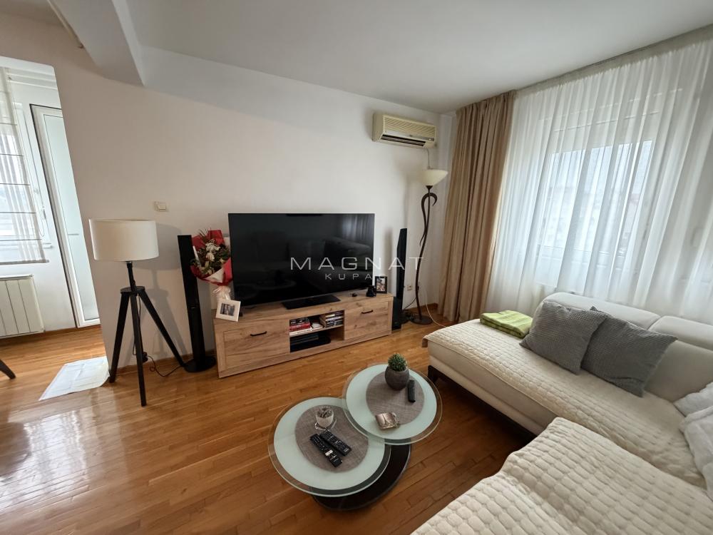Stan na prodaju u Beogradu, Novi Beograd, trosoban, 84m2, cena 314000 evra