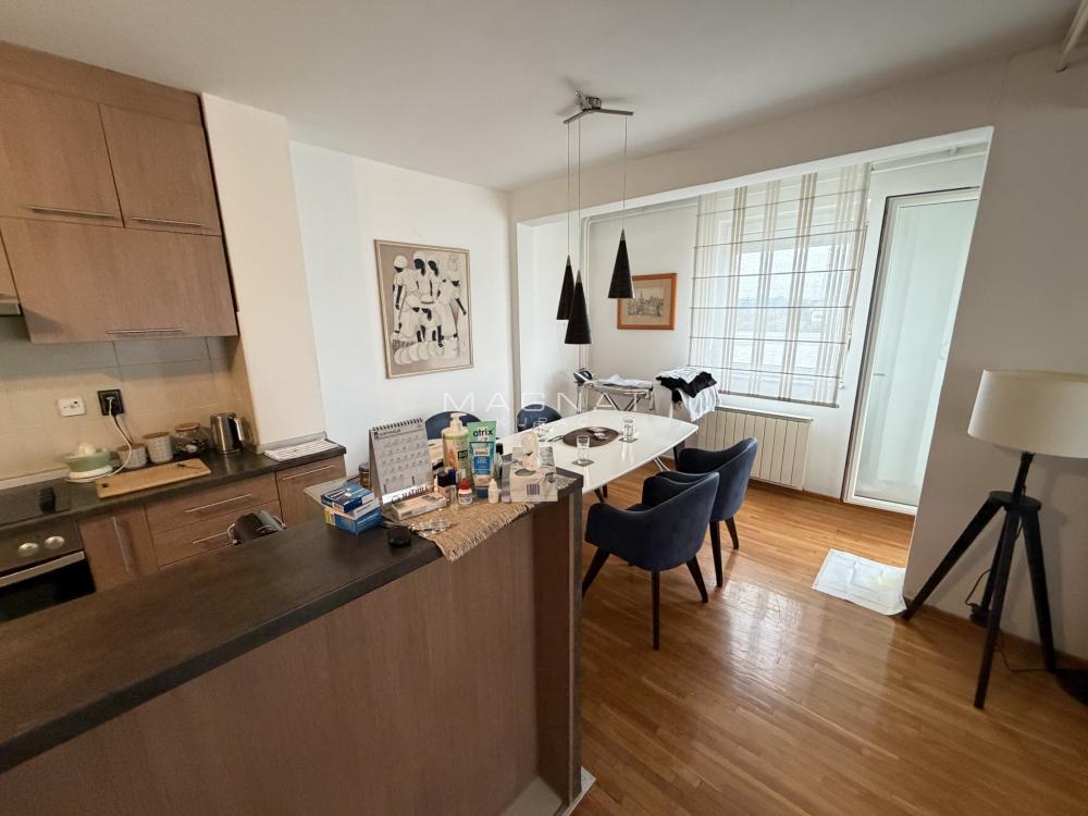 Stan na prodaju u Beogradu, Novi Beograd, trosoban, 84m2, cena 314000 evra