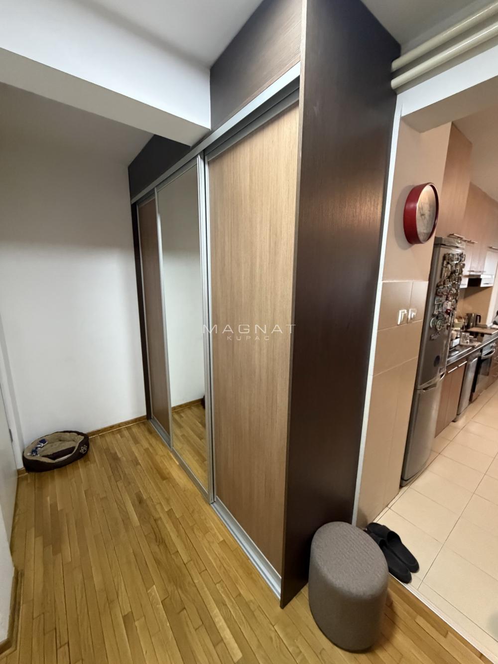 Stan na prodaju u Beogradu, Novi Beograd, trosoban, 84m2, cena 314000 evra