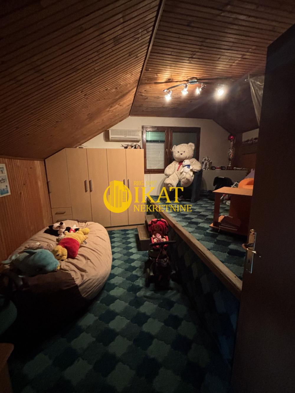 Stan na prodaju u Beogradu, Zemun, trosoban, 100m2, cena 140000 evra