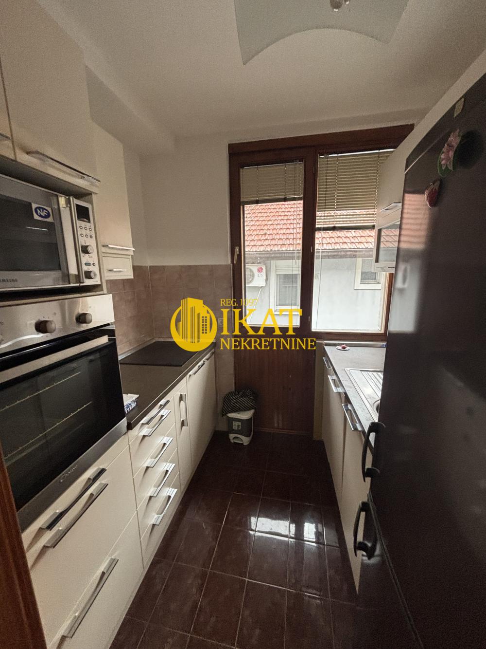 Stan na prodaju u Beogradu, Zemun, trosoban, 100m2, cena 140000 evra