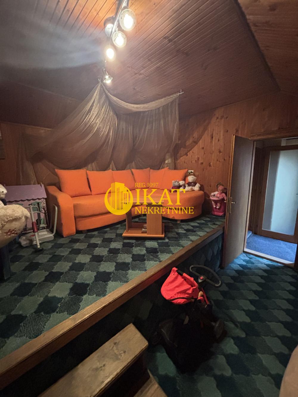 Stan na prodaju u Beogradu, Zemun, trosoban, 100m2, cena 140000 evra