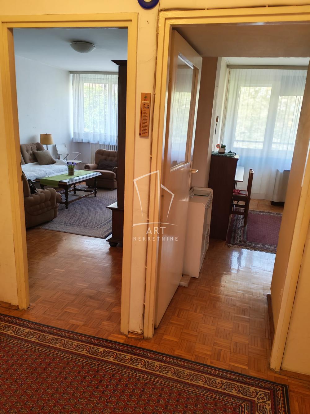 Stan na prodaju u Beogradu, Novi Beograd blok 21 (10. gimnazija), dvosoban, 72m2, cena 274000 evra