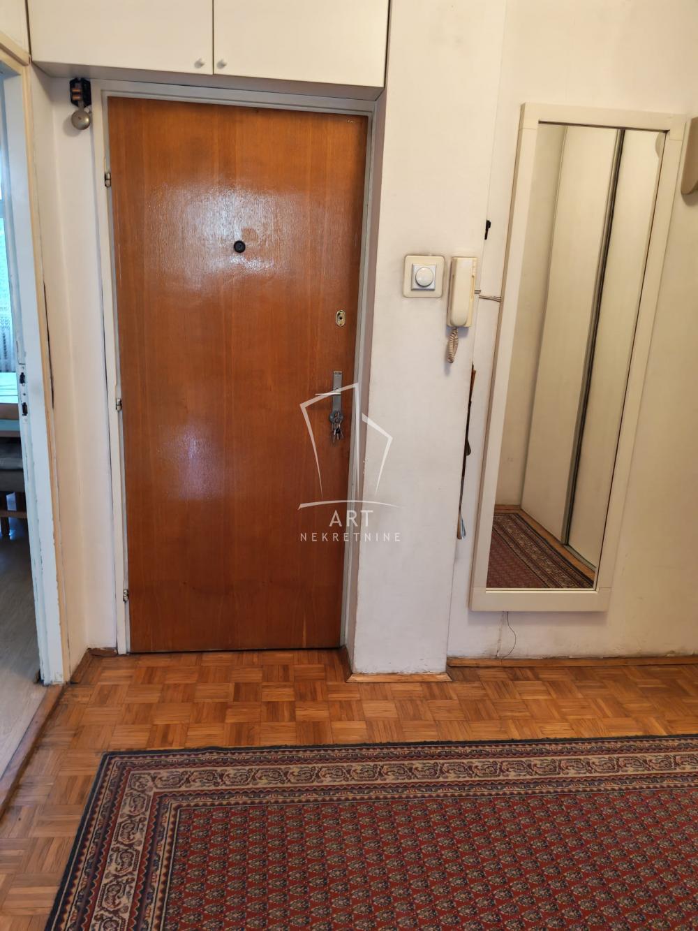 Stan na prodaju u Beogradu, Novi Beograd blok 21 (10. gimnazija), dvosoban, 72m2, cena 274000 evra