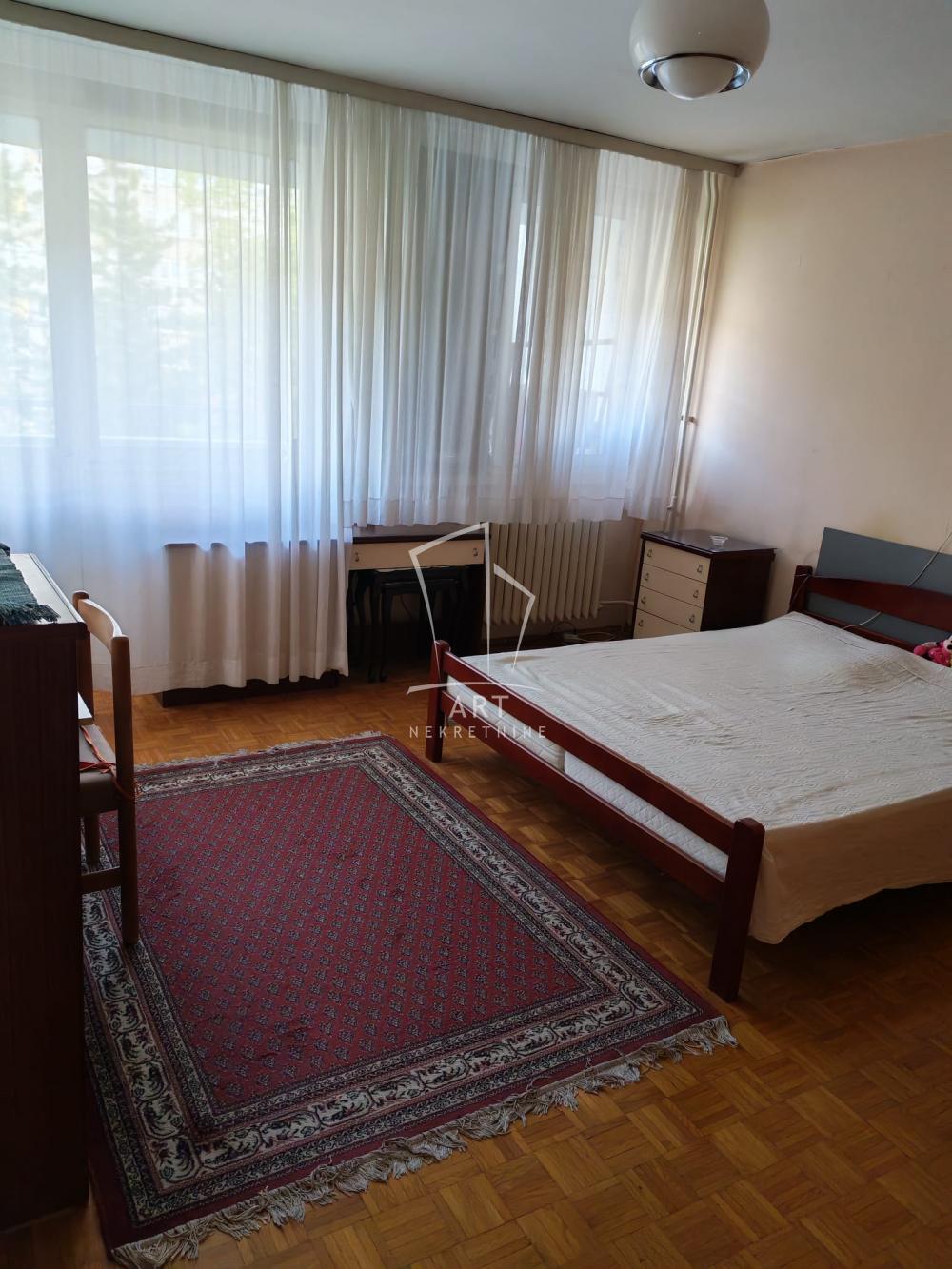 Stan na prodaju u Beogradu, Novi Beograd blok 21 (10. gimnazija), dvosoban, 72m2, cena 274000 evra