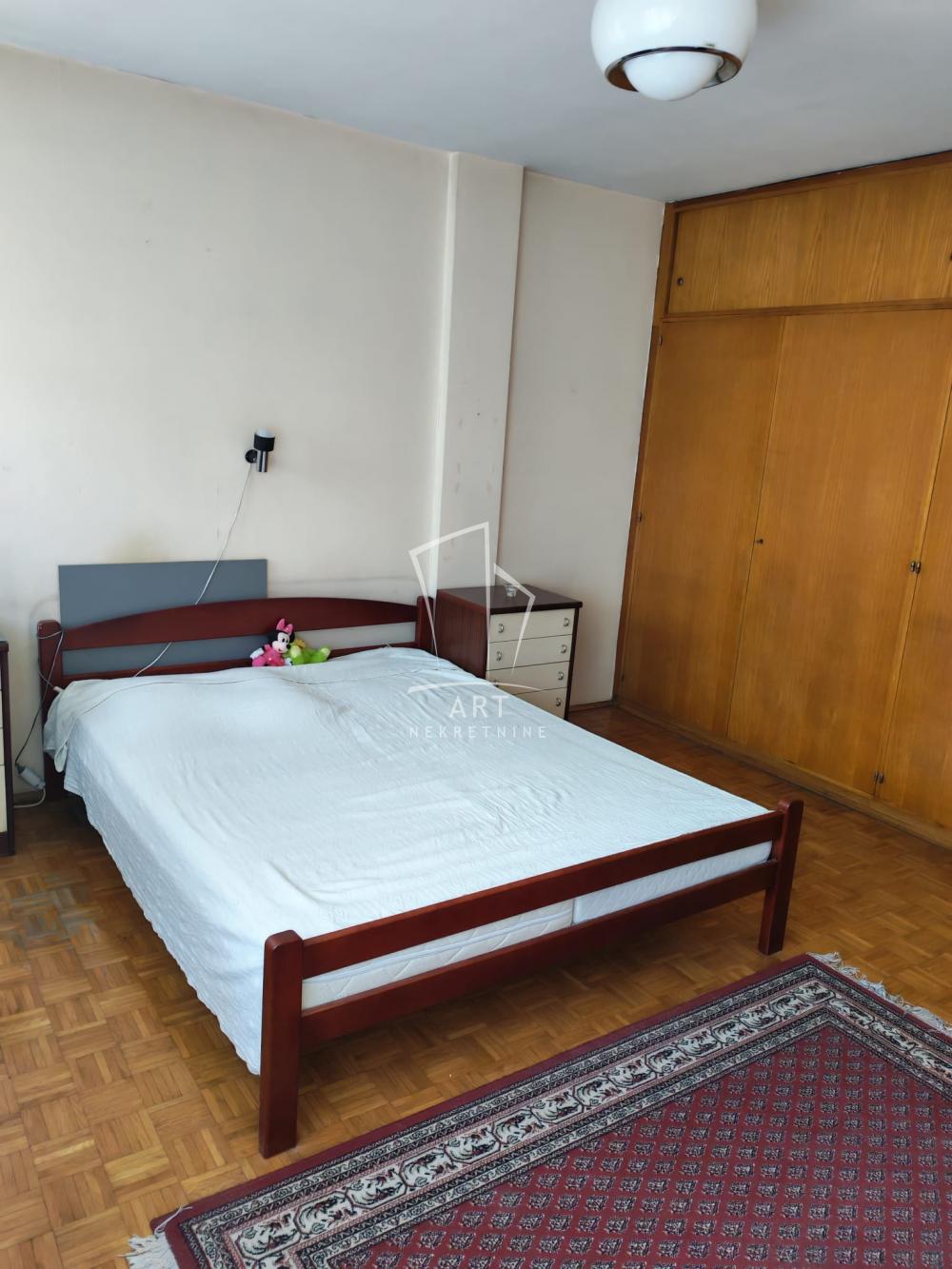 Stan na prodaju u Beogradu, Novi Beograd blok 21 (10. gimnazija), dvosoban, 72m2, cena 274000 evra