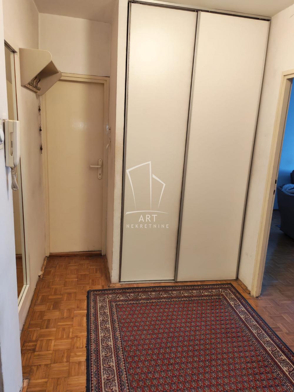 Stan na prodaju u Beogradu, Novi Beograd blok 21 (10. gimnazija), dvosoban, 72m2, cena 274000 evra