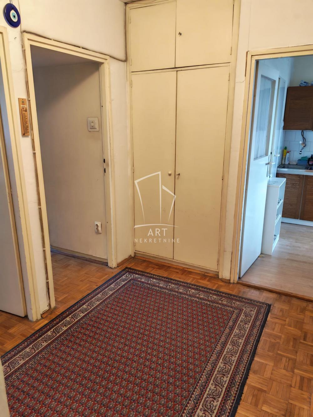 Stan na prodaju u Beogradu, Novi Beograd blok 21 (10. gimnazija), dvosoban, 72m2, cena 274000 evra