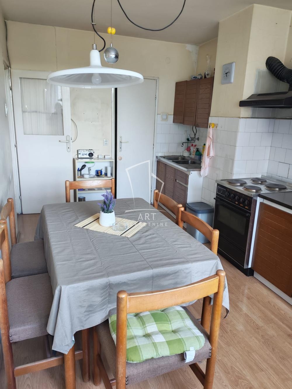 Stan na prodaju u Beogradu, Novi Beograd blok 21 (10. gimnazija), dvosoban, 72m2, cena 274000 evra