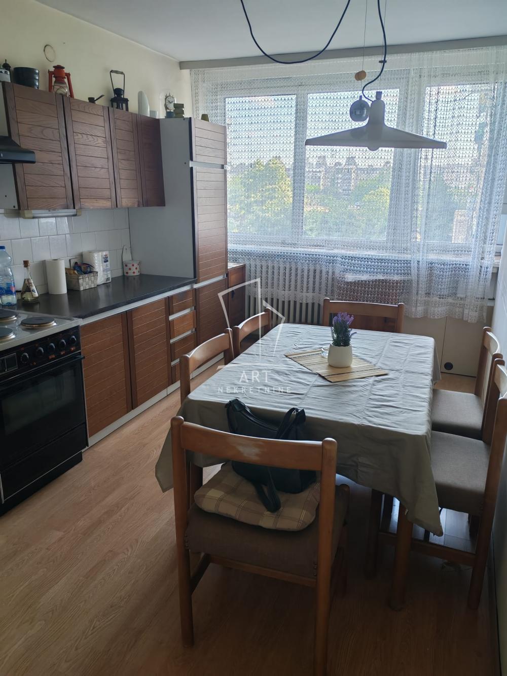 Stan na prodaju u Beogradu, Novi Beograd blok 21 (10. gimnazija), dvosoban, 72m2, cena 274000 evra