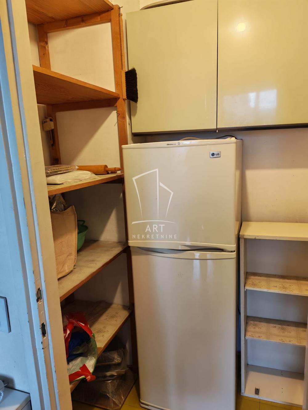 Stan na prodaju u Beogradu, Novi Beograd blok 21 (10. gimnazija), dvosoban, 72m2, cena 274000 evra