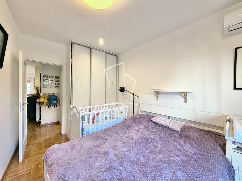 Stan na prodaju u Beogradu, Vračar, dvoiposoban, 67m2, cena 295400 evra