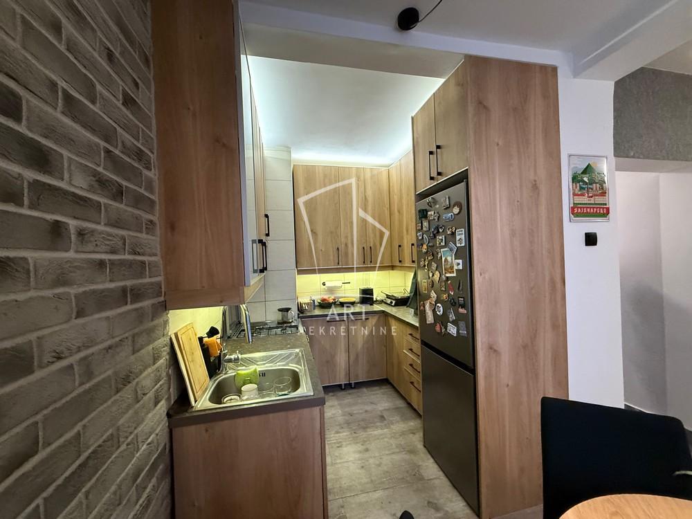 Stan na prodaju u Beogradu, Karaburma, dvoiposoban, 57m2, cena 170000 evra