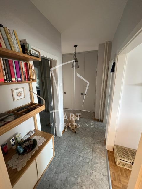 Stan na prodaju u Beogradu, Novi Beograd blok 11C (Stari Merkator), trosoban, 77m2, cena 308000 evra