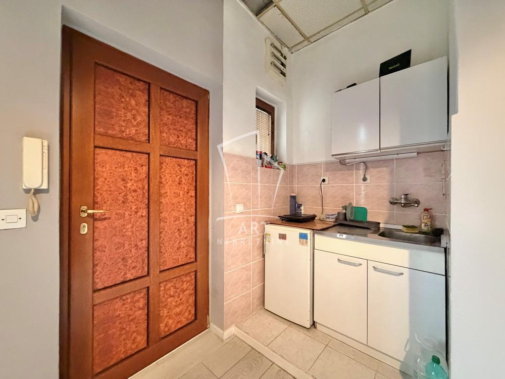 Stan na prodaju u Beogradu, Vukov spomenik, trosoban, 27m2, cena 120000 evra