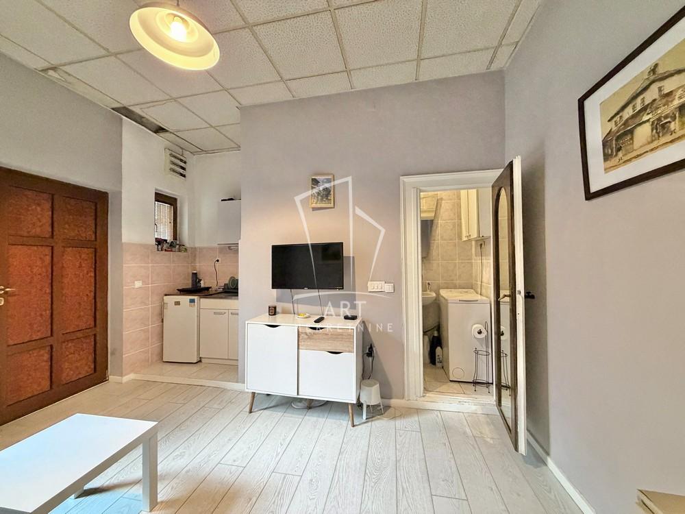 Stan na prodaju u Beogradu, Vukov spomenik, trosoban, 27m2, cena 120000 evra