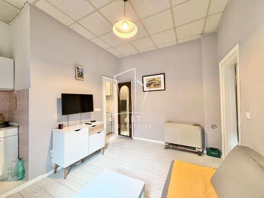 Stan na prodaju u Beogradu, Vukov spomenik, trosoban, 27m2, cena 120000 evra